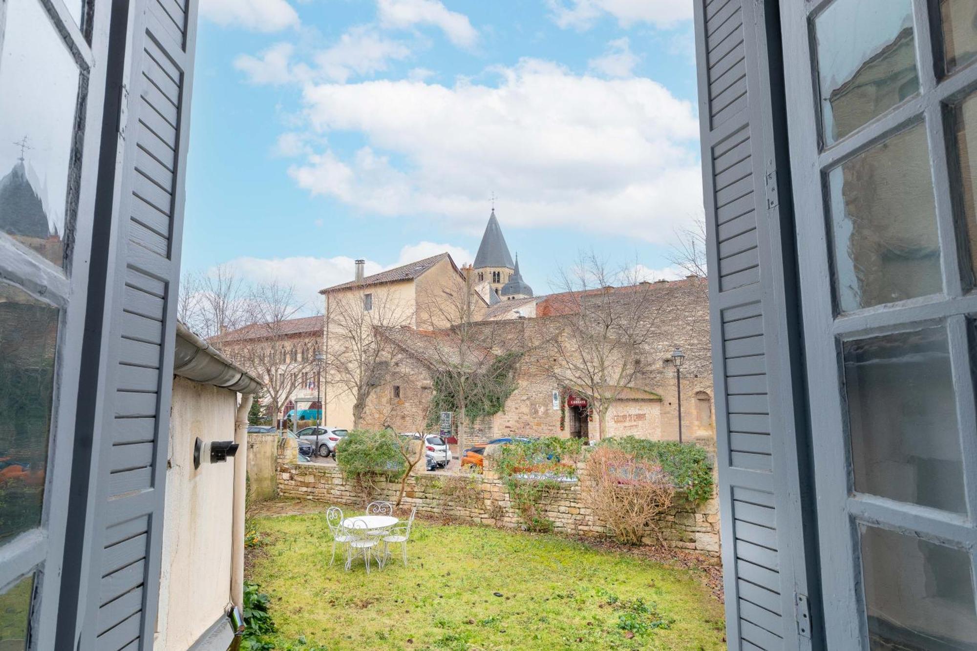 Cabana & La Place De L'Abbaye - Centre-Ville, Jardin 克卢尼 外观 照片